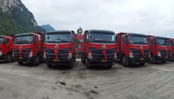 專業(yè)服務(wù)，成就大客戶，玉柴機電交付10臺乘龍自卸車